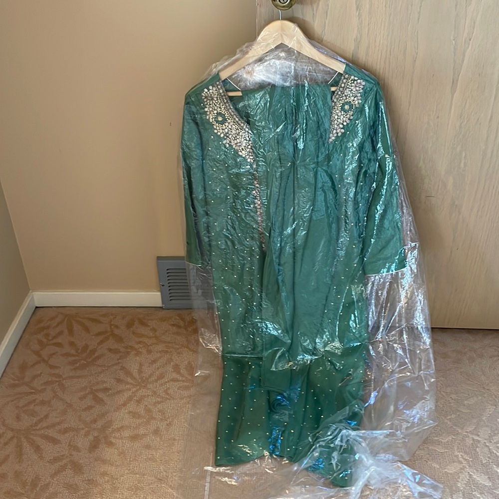Indian suit - Picture 3 of 12